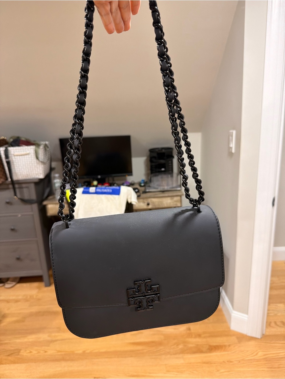 Tory Burch Black Leather Shoulder Bag with Chain Strap